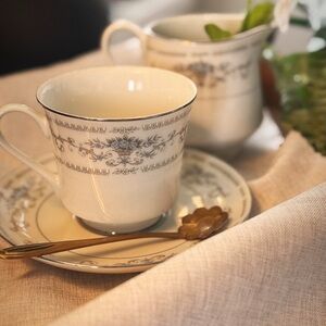 Elegant Cream and Gold Tea Cup Set